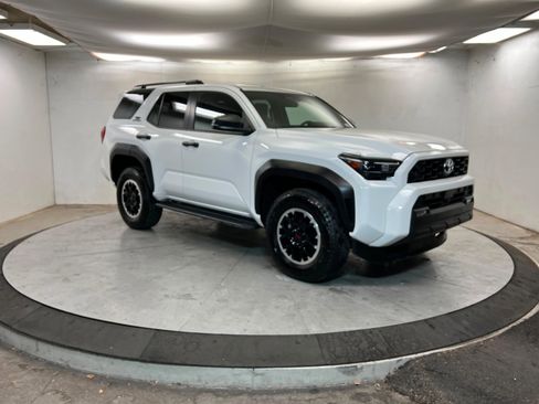 Used 2025 Toyota 4Runner TRD Off-Road image 8