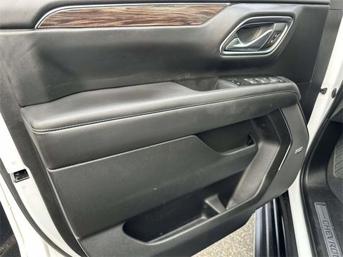 Used 2022 Chevrolet Tahoe LT w/ Luxury Package image 19