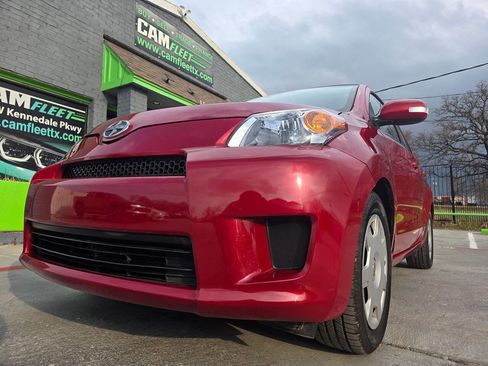 Used 2011 Scion xD image 2