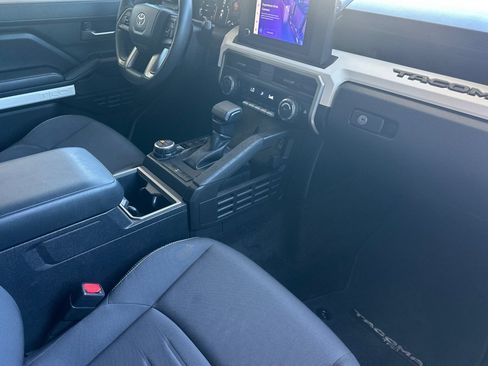 Used 2024 Toyota Tacoma TRD Off-Road AWD/4WD image 15