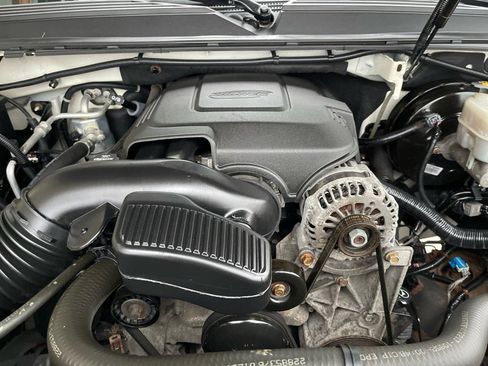 Used 2013 Chevrolet Avalanche LTZ image 52