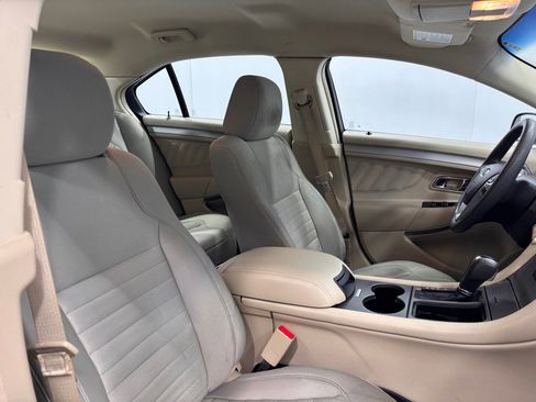 Used 2018 Ford Taurus SE image 19