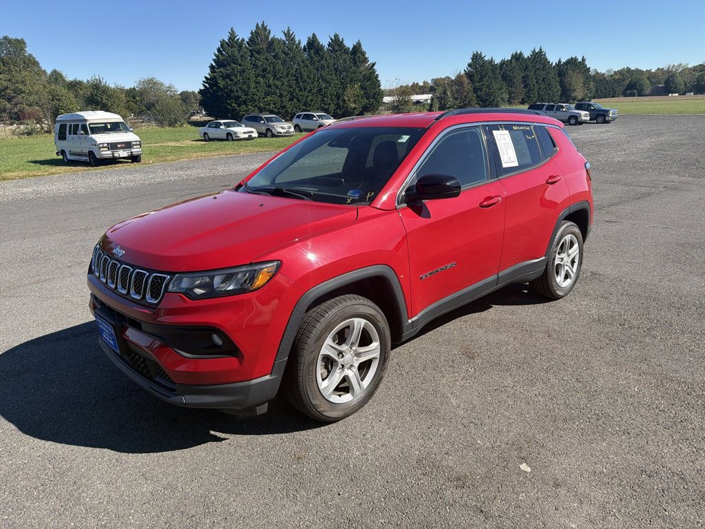 Used 2023 Jeep Compass Latitude w/ Convenience Group AWD/4WD image 4