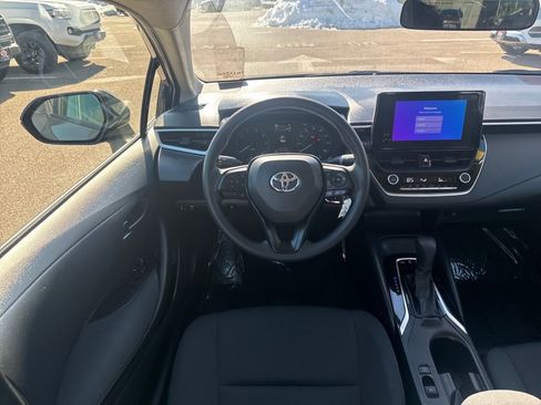 Used 2025 Toyota Corolla LE image 11