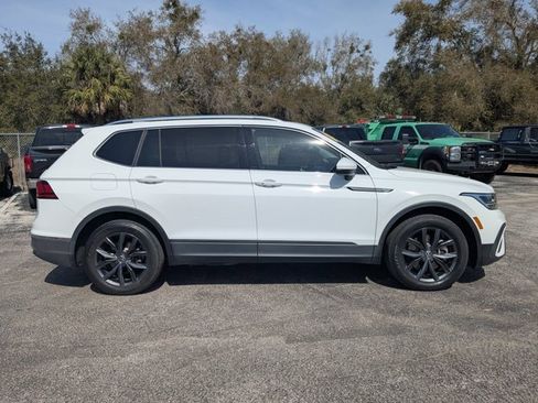 Used 2022 Volkswagen Tiguan SE w/ Panoramic Sunroof Package image 4
