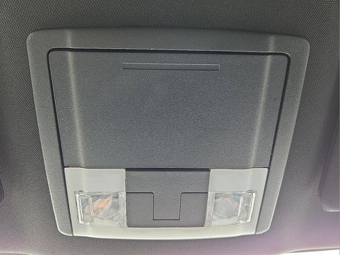 Used 2018 Ford Explorer XLT FWD image 22