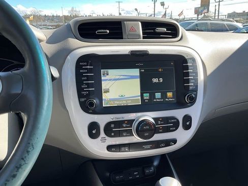 Used 2016 Kia Soul EV image 16