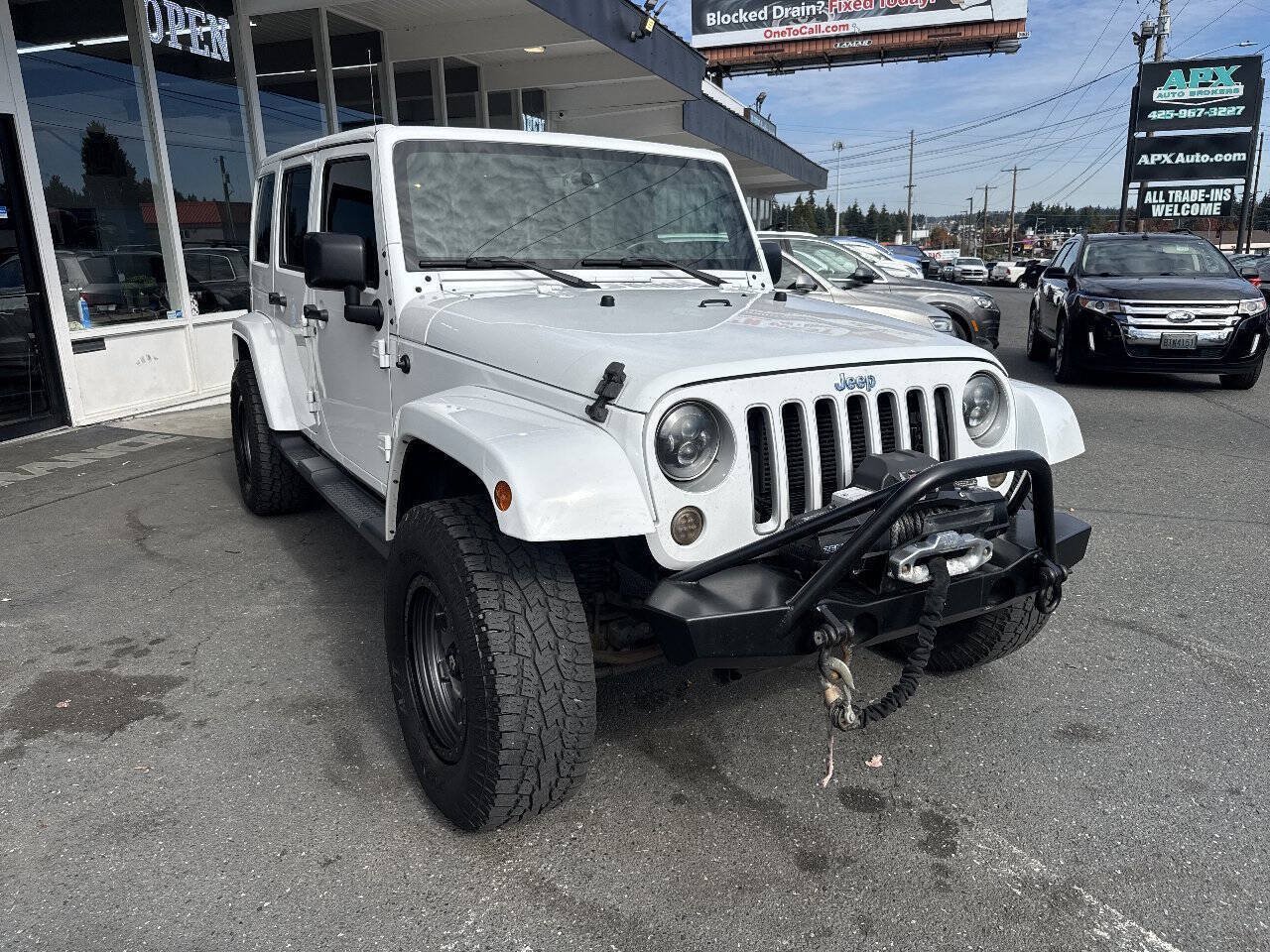 Used 2016 Jeep Wrangler Unlimited Sahara w/ Connectivity Group AWD/4WD image 10
