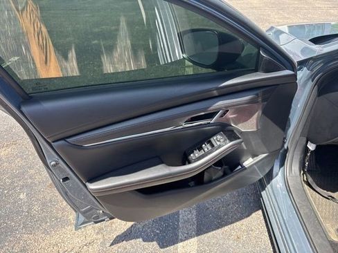 Used 2022 MAZDA MAZDA3 s FWD image 8