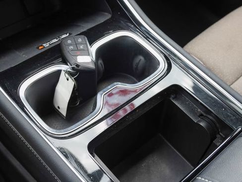 Used 2024 Chevrolet Traverse LT FWD image 24