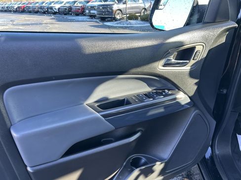 Used 2022 Chevrolet Colorado Z71 w/ Z71 Midnight Edition image 20