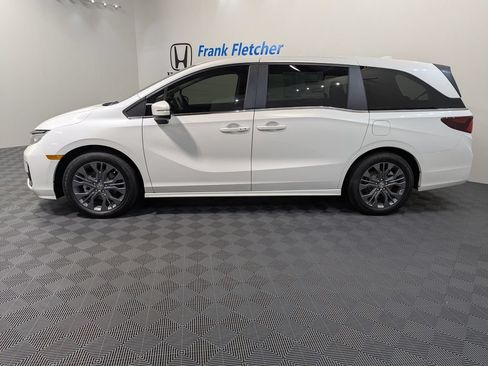 New 2026 Honda Odyssey Touring image 3