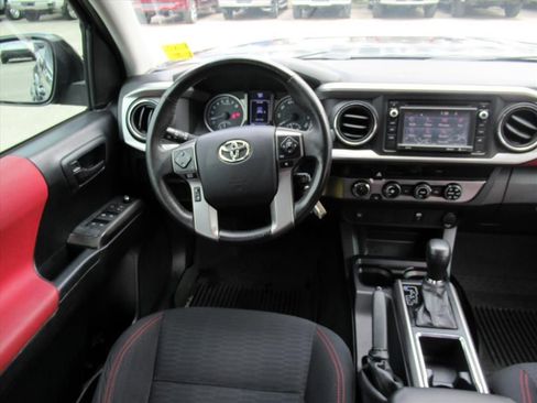 Used 2016 Toyota Tacoma SR5 image 12