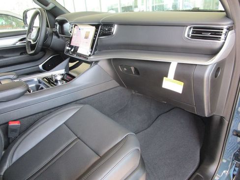 New 2026 Jeep Grand Wagoneer Limited AWD/4WD image 33