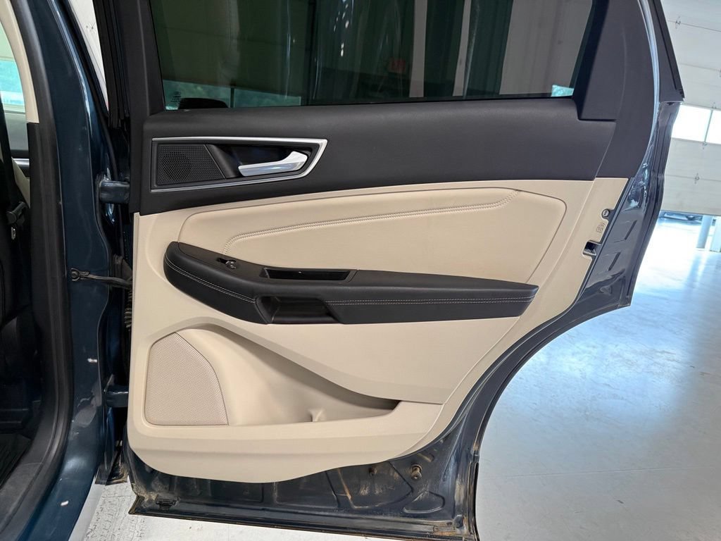Used 2019 Ford Edge Titanium w/ Equipment Group 301A AWD/4WD image 32
