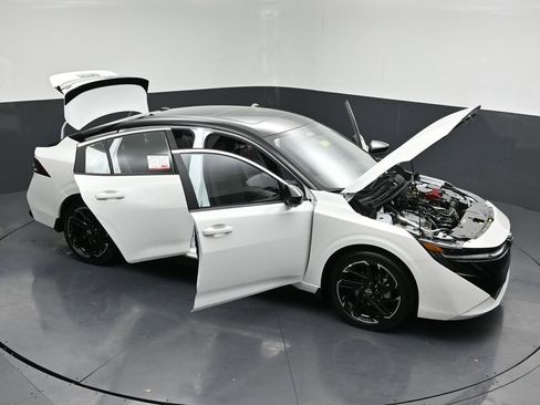 New 2026 Nissan Sentra SR w/ SR Premium Package FWD image 31