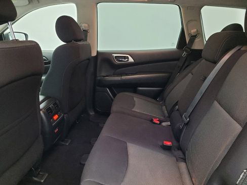 Used 2020 Nissan Pathfinder SV image 18