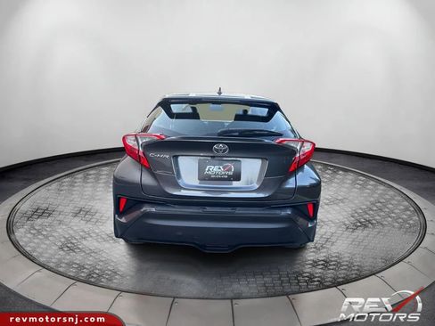 Used 2018 Toyota C-HR XLE image 4