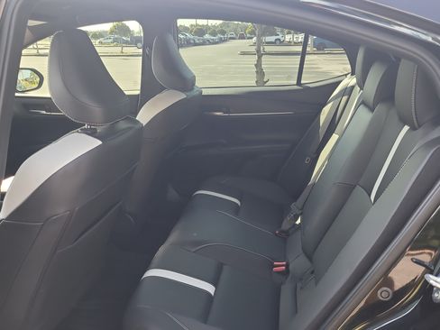 Used 2025 Toyota Camry SE FWD image 13
