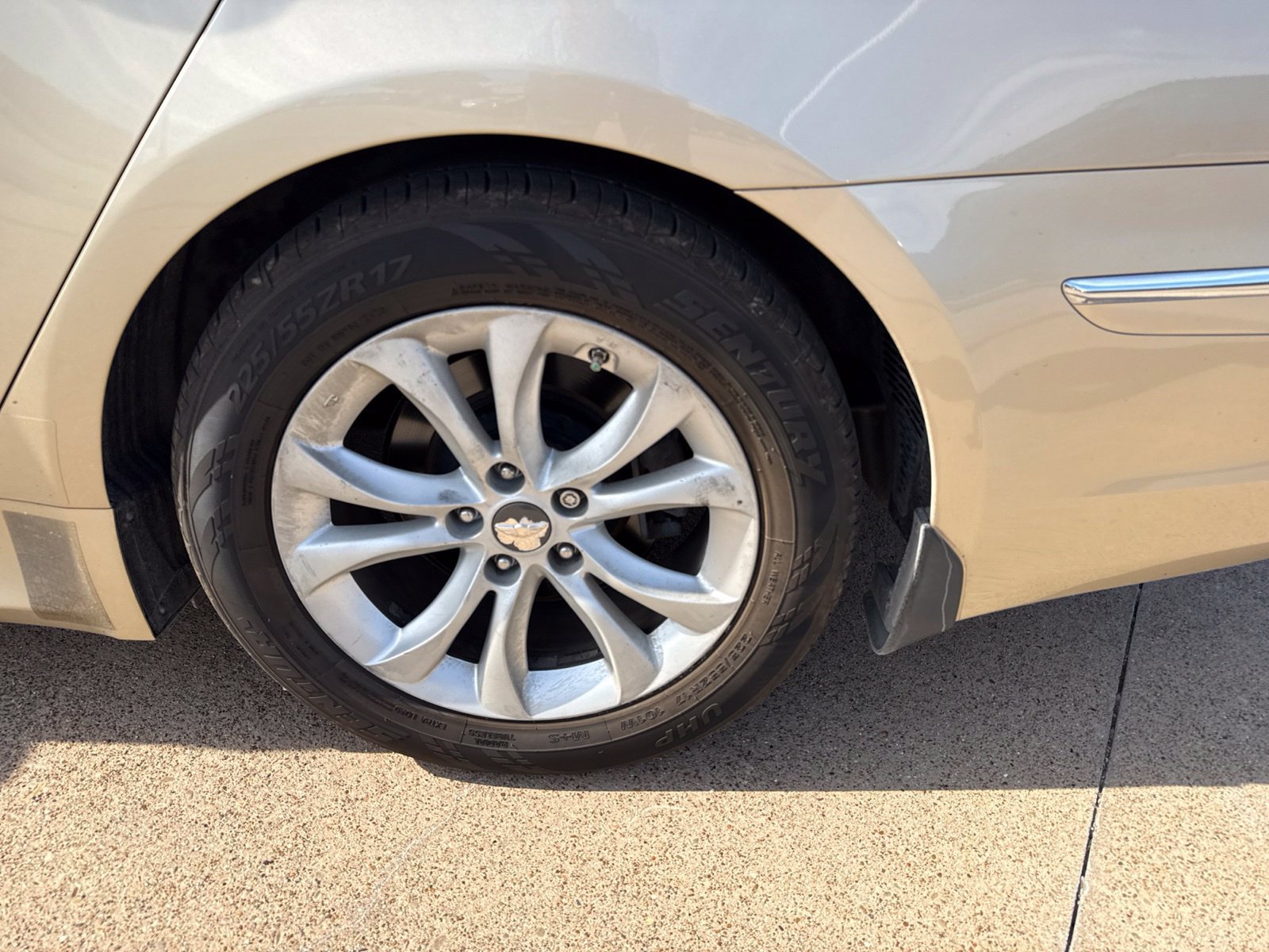 Used 2012 Hyundai Genesis 3.8 RWD image 9