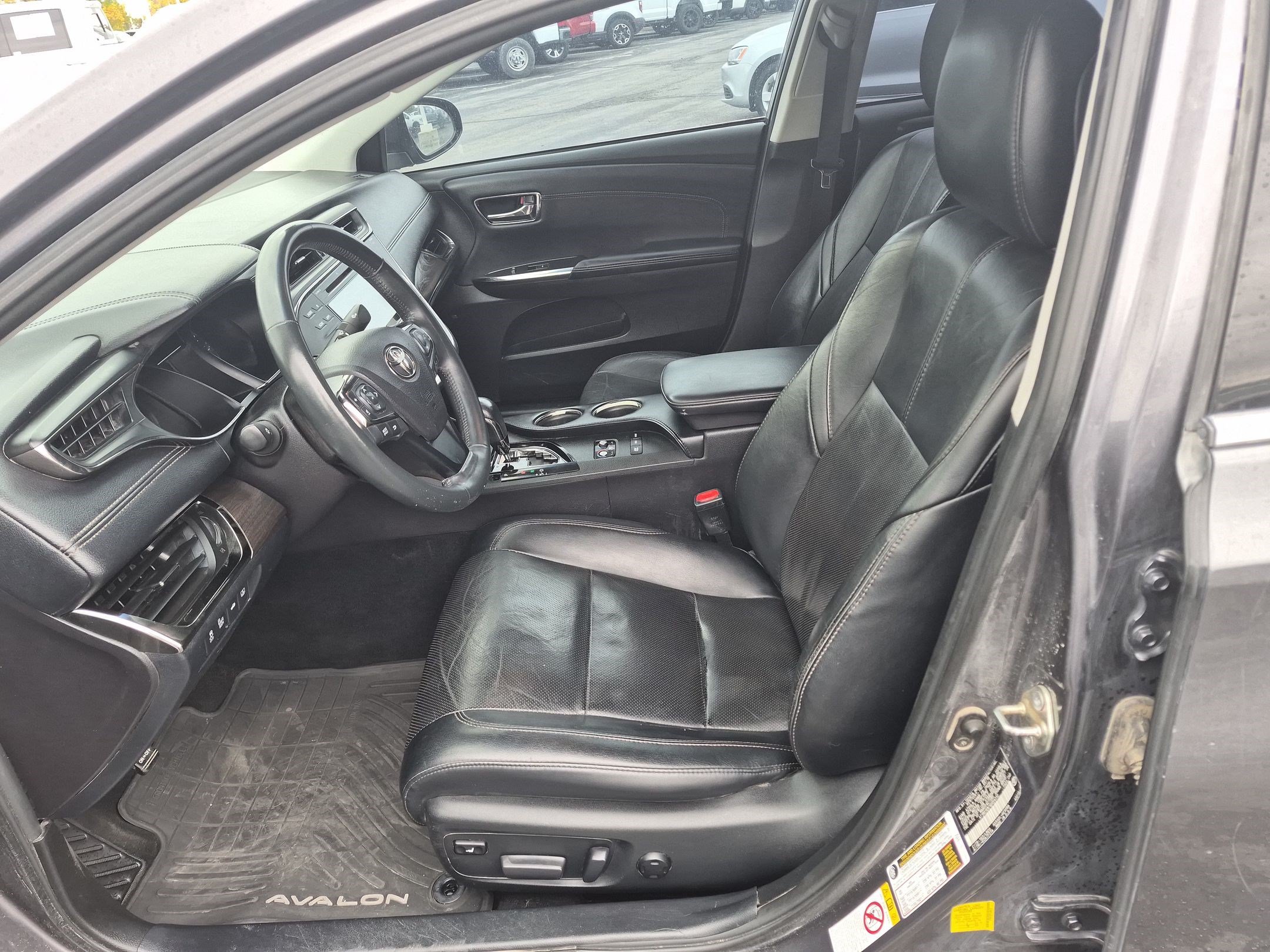 Used 2016 Toyota Avalon Limited w/ Toyota Safety Sense Package FWD image 17