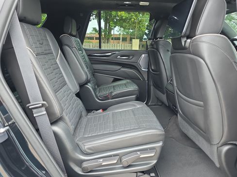 Used 2023 Cadillac Escalade V w/ LPO, ONYX Package AWD/4WD image 18