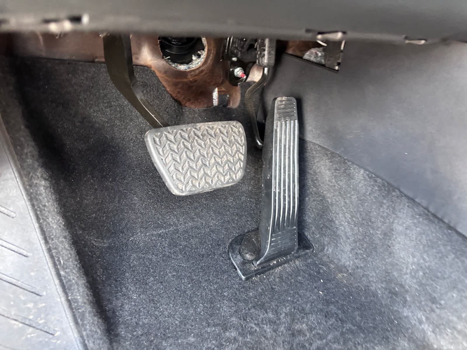 Used 2024 Toyota RAV4 XLE w/ Convenience Package FWD image 18
