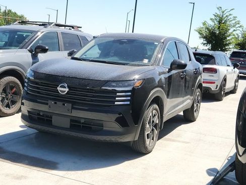 Used 2025 Nissan Kicks SV AWD/4WD image 1