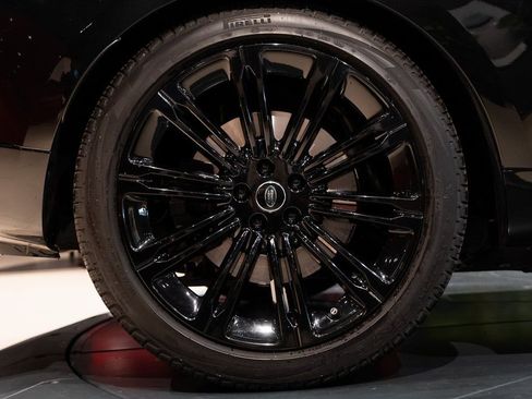 Used 2024 Land Rover Range Rover SE image 14