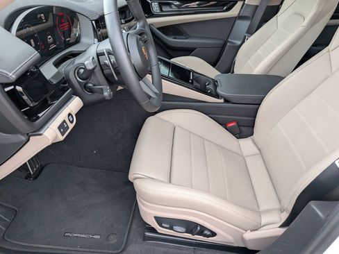 Certified 2025 Porsche Panamera RWD image 29