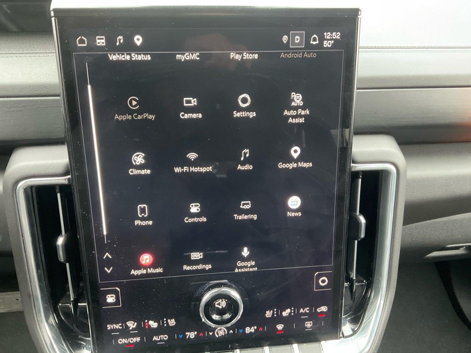 Used 2025 GMC Yukon XL Denali AWD/4WD image 17