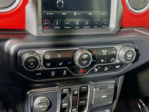 Used 2019 Jeep Wrangler Unlimited Rubicon AWD/4WD image 14