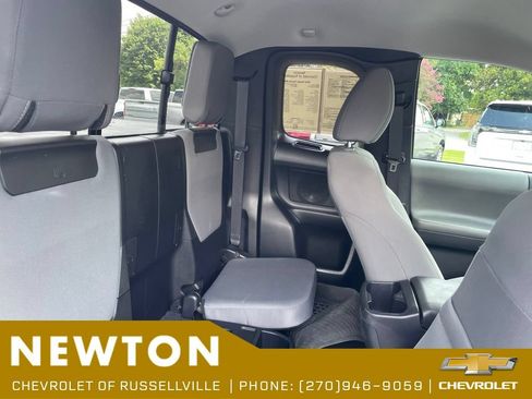 Used 2022 Toyota Tacoma SR5 w/ SR5 Appearance Package (SM) AWD/4WD image 20