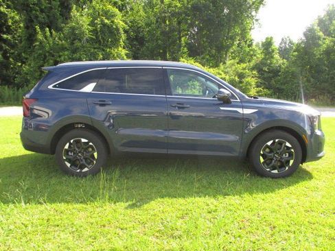 New 2025 Kia Sorento S w/ Panoramic Sunroof Package image 2