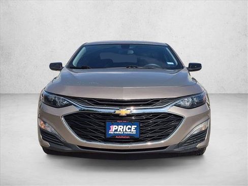 Used 2022 Chevrolet Malibu LT FWD image 2