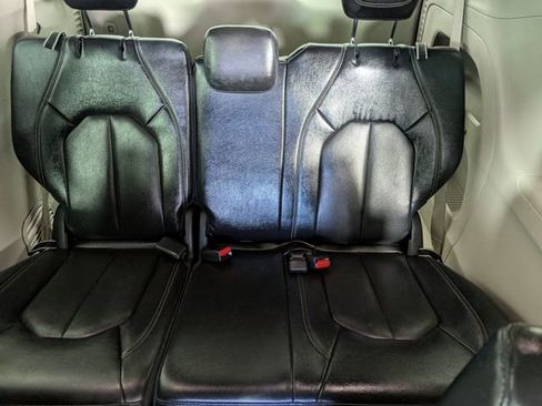 Used 2022 Chrysler Pacifica Touring-L image 23