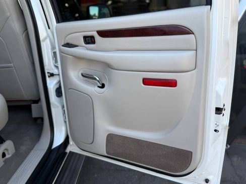 Used 2005 Cadillac Escalade EXT AWD/4WD image 60