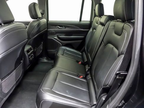 Used 2022 Jeep Grand Cherokee Limited image 11