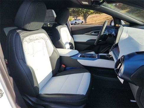 New 2026 Chevrolet Equinox EV LT image 8