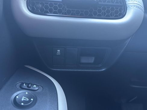 Used 2025 Honda HR-V LX image 17