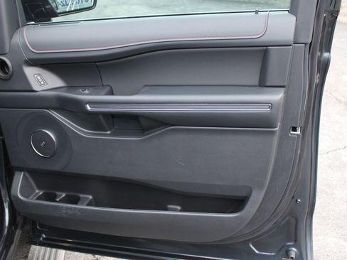 Used 2024 Ford Expedition Limited image 11