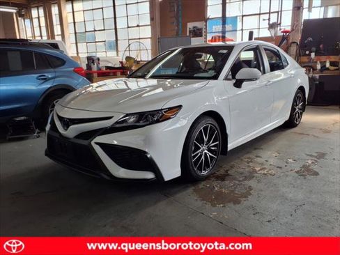 Certified 2023 Toyota Camry SE FWD image 1