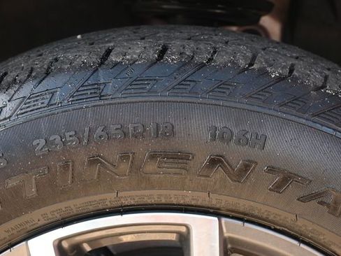 Used 2023 GMC Acadia SLE w/ Driver Convenience Package image 27