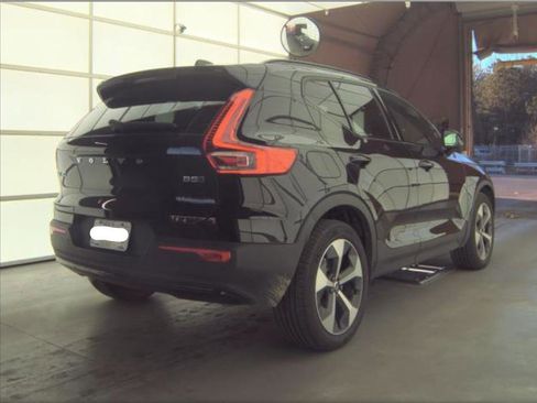 Used 2025 Volvo XC40 B5 Plus image 14