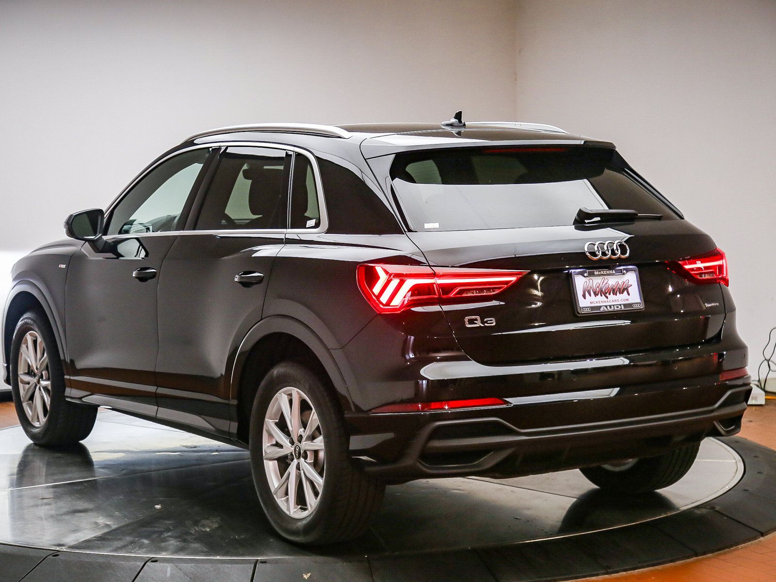 Used 2023 Audi Q3 2.0T Premium Plus w/ Premium Plus Package AWD/4WD image 5