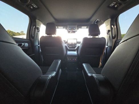 Used 2025 Ford Explorer Platinum w/ Ultimate Package image 20