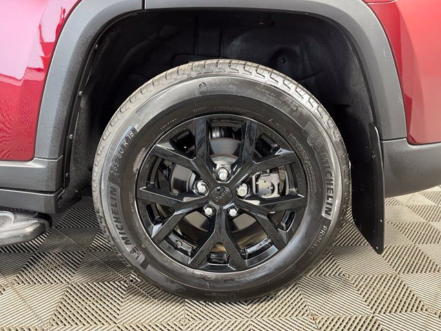 Used 2025 Jeep Grand Cherokee Altitude AWD/4WD image 10