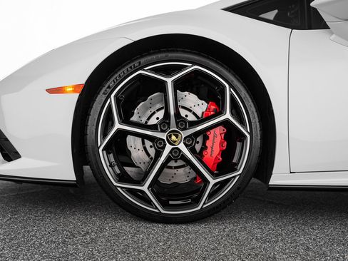 Used 2021 Lamborghini Huracan EVO RWD image 30