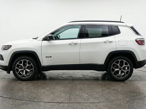 Used 2025 Jeep Compass Limited image 5