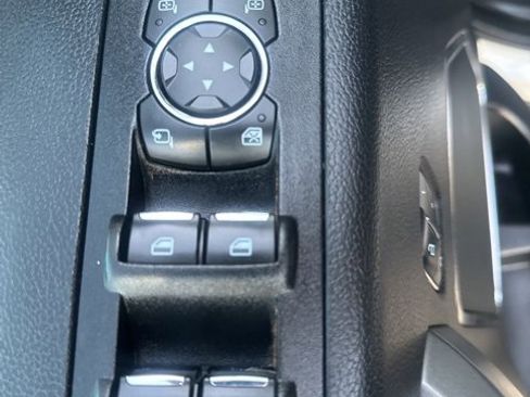 Used 2017 Ford F150 Platinum w/ Equipment Group 701A Luxury image 28